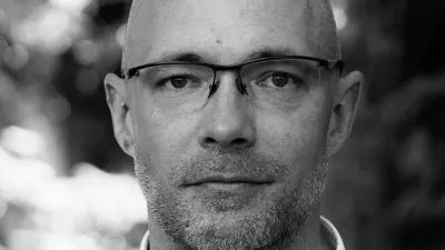 Adam Bence Balazs je raziskovalec na Katedri Jean Monnet za evropsko politiko na Univerzi Passau in gostujoči raziskovalec na Inštitutu za humanistične vede (IWM). 