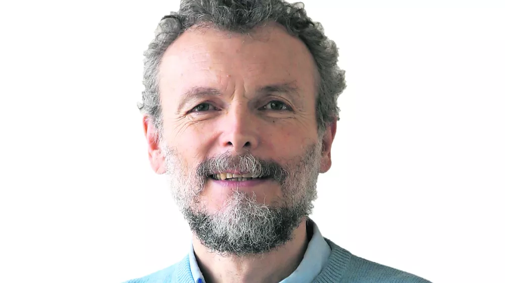 Dragan Petrovec, zunanji kolumnist- Dnevnik 2016 - portreti za komentarje in kolumne - kolumnisti - komentatorji - novinarji - novinarka - //FOTO: Tomaž Skale------BARVNA!!!, FOTO PERMANENT!!!