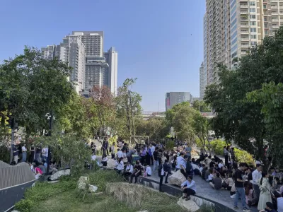Office workers and residents who evacuated high-rise buildings after an earthquake wait in the shade along a canal in Bangkok, Friday, March 28, 2025. (AP Photo/Christie Hampton)