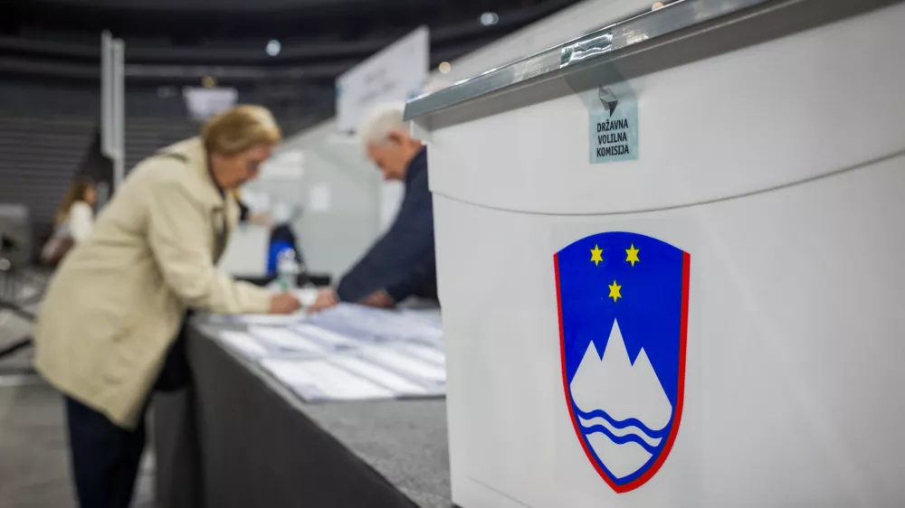 Ljubljana, dvorana Stozice.Predcasno glasovanje za drzavnozborske volitve v dvorani Stozice.