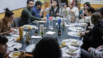 - 17.03.2026 - Društvo za medkulturni dialog je organiziralo iftar, večerja ob sončnem zahodu 27. noči ramadana//FOTO: Jaka Gasar