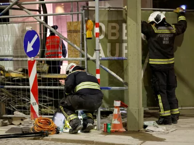 Firefighters work at a construction site after scaffolding collapsed in the upmarket ninth district of Vienna, Austria, March 17, 2026. REUTERS/Lisa Leutner