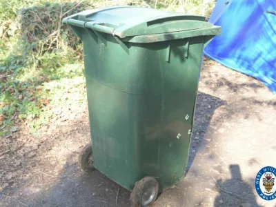 V zabojniku za smeti v parku so na&scaron;li truplo mo&scaron;kega. 