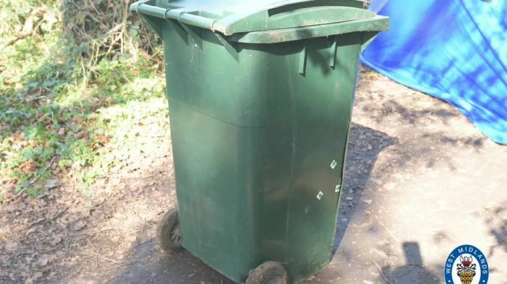 V zabojniku za smeti v parku so na&scaron;li truplo mo&scaron;kega. 