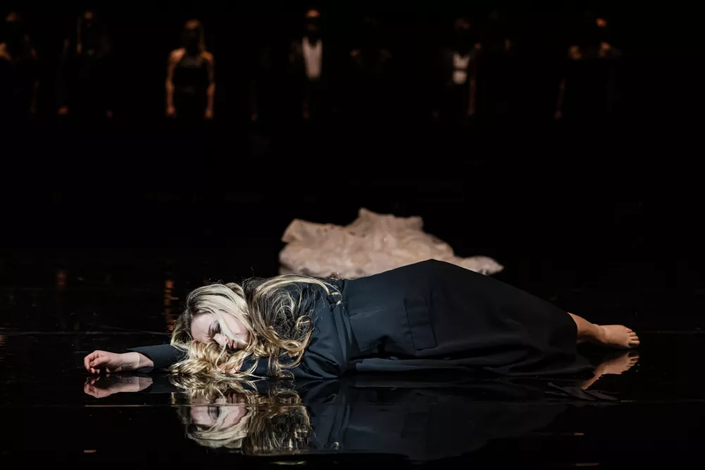 Junakinja, a zelo preprosta ženska