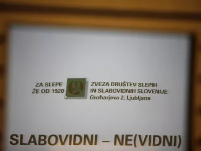 - ilustrativna fotografija - slabovidni- Zveza dru&scaron;tev slepih in slabovidnih Slovenije - okrogla miza - osrednja tema soočenje s slabovidnostjo in pravočasno ukrepanje za zagotavljanje neodvisnega življenja//FOTO: Luka Cjuha
