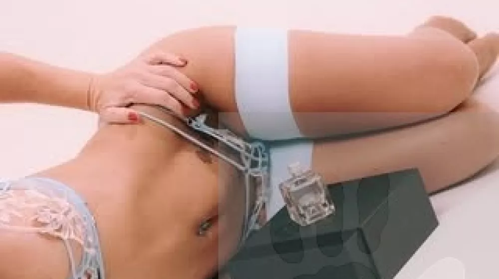 Story from Jam Press (World First Undies)Pictured: A beverage for Drink Me Spirits.Brit creates BOOZE from OnlyFans stars' used underwear for Ł150 a pop in 'world first' &ndash; just ONE set of knickers can make 350 bottlesA man has invented a bizarre spirit made from OnlyFans stars' used underwear &ndash; and is selling his bottled creation at Ł150 a pop.George Nightingale says just one set of knickers can provide 350 tasty bottles.The founder of Drink Me Spirits creates the booze with the help of a special vacuum technique that gives the spirit its unique flavour.The new business currently has drinks available from five creators; Hayley, Alex, Rea, Lilltheve and Mimi."It isn't a normal distillery," George, based in Exeter, Devon, told, What's The Jam."What we do is very different as we distill in a vacuum."It means our boiling point of ethanol lowers to just 20 degrees centigrade meaning we can distill delicate items."The adult industry and OnlyFans creators are doing well and I was thinking how best to merge the two."So I thought of distilling worn items of clothing and from there 'Drink Me Spirits' was born."We've spent a year planning and designing the product to the highest standards."From each garment we are able to make 350 bottles &ndash; all numbered with a collector's card and packaged beautifully."A bottle is Ł150."This represents excellent value-for-money to own a piece of your favourite content creator."George claims his venture is the the first of its kind in the world.He said: "It's never been done before."And yes distilling used clothing is strange but we're just turning it into a drink that people can own or consume as part of that person."I've been contacted by people from all over the world."We've got some content creators with millions of followers."They say it's a unique product for their industry &ndash; it doesn't push boundaries too hard."It's an upmarket product &ndash; a collectible item."The brand also offers a bespoke service for anyone to distill their own clothing.George added: "Word is spreading."This has never been done before in the world and the creators are so pleased to find something different and mainstream enough to tempt existing customers and attract new ones."But I'm not going to be too niche with this."Why not the winning player's bandana from Wimbledon or the shirt from the football player who scored the winning goal of the season - the possibilities are endless."ENDS,Fotografija:1071414716, Licenca:Rights-managed, Omejitve:, Model izdaje:no