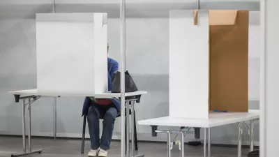 Ljubljana, dvorana Stozice.Predcasno glasovanje za drzavnozborske volitve v dvorani Stozice.