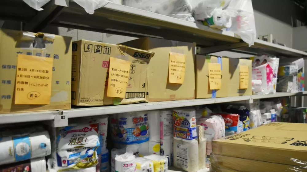 This photo dated Aug. 19, 2025, shows unopened rolls of toilet paper and other items collected by a secondhand goods seller in Kumagaya, Saitama Prefecture. After a record number of lost and found items were handed in last year, the Tokyo Metropolitan Police Department is making efforts to prevent such items from being wasted. (Jiji Press),Image: 1033201292, License: Rights-managed, Restrictions:, Model Release: no / Foto: Profimedia