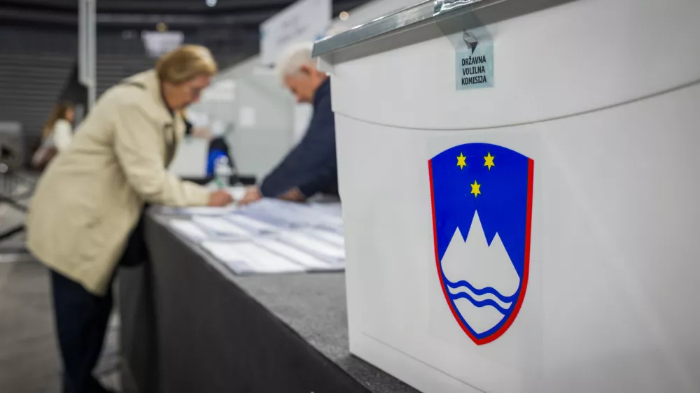 Ljubljana, dvorana Stozice.Predcasno glasovanje za drzavnozborske volitve v dvorani Stozice.