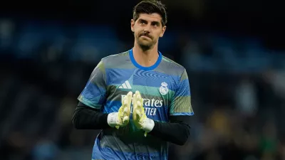 Real Madrid's goalkeeper Thibaut Courtois enters the pitch to warm up for the Champions League round of 16 second leg soccer match between Manchester City and Real Madrid in Manchester, Tuesday, March 17, 2026. (AP Photo/Dave Thompson)