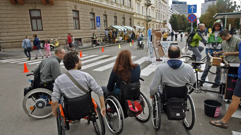 invalidi - paraplegiki- 22.09.2014 - Evropski teden mobilnosti - Dan brez avtomobila - ulični festival Na&scaron;e ulice  - na&scaron;e odločitve//FOTO: Tomaž Skale