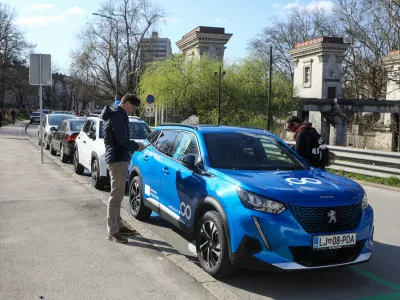 19.3.2026 - podpis koncesijske pogodbe za vzpostavitev ter upravljanje javnega sistema izposoje in souporabe električnih vozil v Mestni občini Ljubljana s podjetjem Avant Car, ki jo bosta podpisala župan Zoran Janković in direktor Avant Car Ga&scaron;per ŽvanFoto: Luka Cjuha