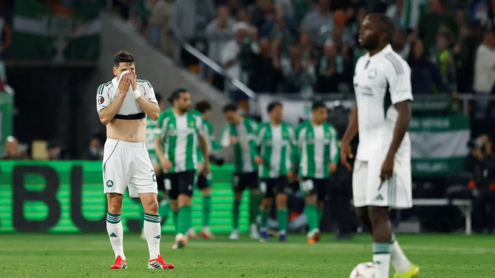 Soccer Football - UEFA Europa League - Round of 16 - Second Leg - Real Betis v Panathinaikos - Estadio de La Cartuja, Seville, Spain - March 19, 2026 Panathinaikos' Javi Hernandez reacts after Real Betis' Antony scored their fourth goal REUTERS/Marcelo Del Pozo   TPX IMAGES OF THE DAY