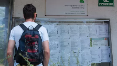 - 18.08.2016 - simbolična fotografija - iskalec zaposlitve na Parmovi ulici v Ljubljani - Zavod RS za zaposlovanje - ZRSZ - zaposlitev - mladi - brezposelnost - delo - iskanje - služba - ..//FOTO: Maja Marko