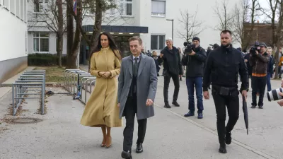 Predsednik vlade Robert Golob in Tina Gaber Golob22.3.2026 - volitve v državni zbor 2026 - parlamentarne volitve 2026 - voliščeFoto: Luka Cjuha