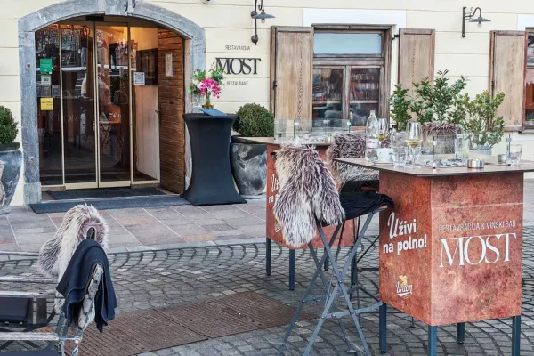Restavracija Most