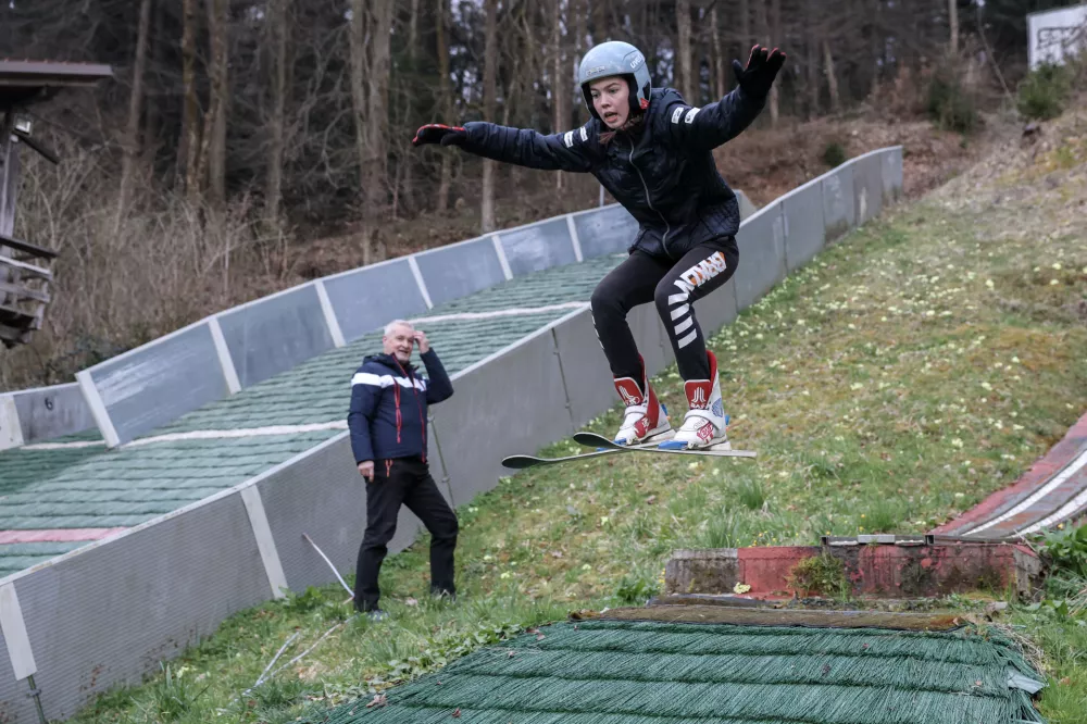 V Ihanu ohranjajo tradicijo smučarskih skokov