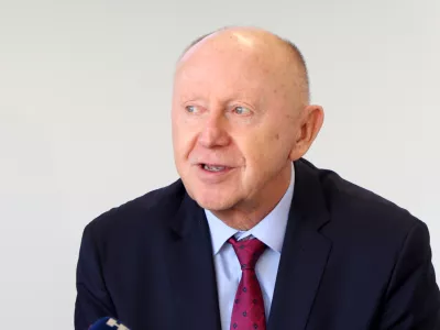 30.09.2025., Sibenik --Ministar Butkovic obisao je brodogradiliste Iskra, gdje je zajedno s predsjednikom Uprave brodogradilista, Rokom Vuleticem, potpisati Ugovor o koncesiji pomorskog dobra u svrhu gospodarskog koristenja luke posebne namjene ? Brodogradilista Sibenik. Ovim ugovorom produzuje se rok trajanja koncesije do 25. listopada 2054. godine, cime se osigurava dugorocna stabilnost i nastavak ulaganja u razvoj brodogradilista i lucke infrastrukture u Sibeniku. Photo: Dusko Jaramaz/PIXSELL