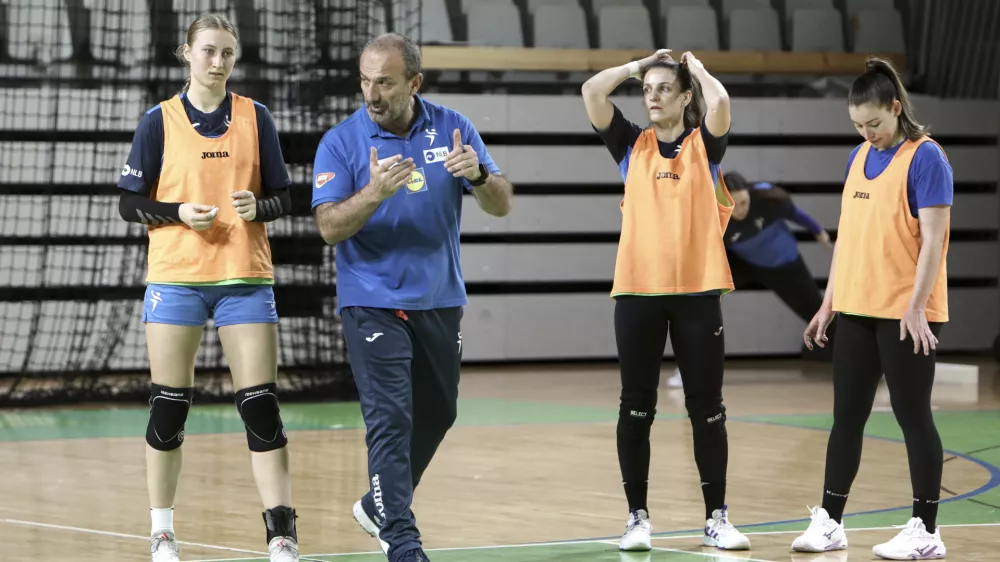 Selektor slovenske ženske rokometne reprezentance Dragan Adžić19.11.2024 - rokomet - trening ženske rokometne reprezentance Slovenije FOTO: LUKA CJUHA