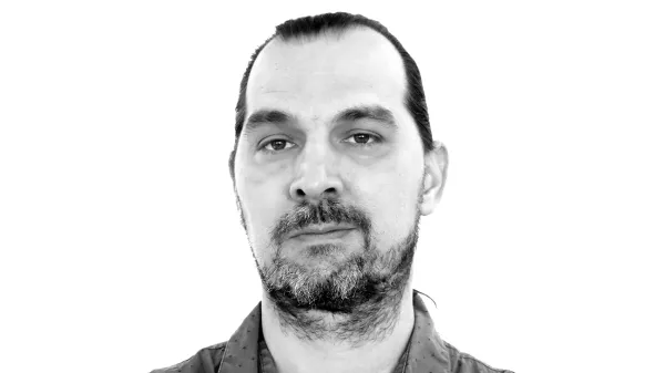 Gregor Butala- Redakcija Dnevnik 2024 - portreti za komentarje in kolumne - kolumnisti - komentatorji &ndash; novinarji - portret //FOTO: Luka Cjuha