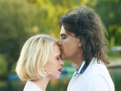 Morda Ur&scaron;ke Klakočar Zupančič ne bo več v Državnem zboru, ji je pa ostala ljubezen, oziroma čvrsta romantična zveza s kitaristom skupine &Scaron;ank rock, Borom Zuljanom. 