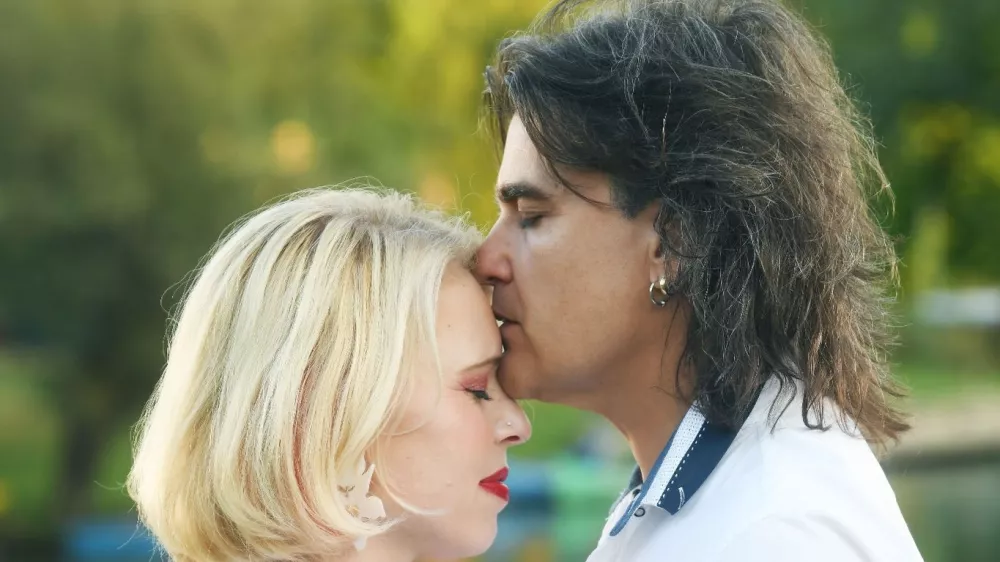 Morda Ur&scaron;ke Klakočar Zupančič ne bo več v Državnem zboru, ji je pa ostala ljubezen, oziroma čvrsta romantična zveza s kitaristom skupine &Scaron;ank rock, Borom Zuljanom. 