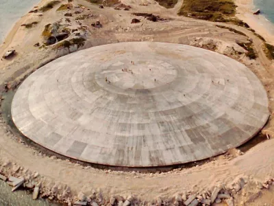 Pokrov že najeda zob časa, pod njim pa plutonij, ki bo razpadel čez desettisoče let. / Foto: Profimedia