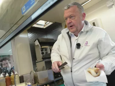 Denmark's Foreign Minister and head of the Moderates, Lars Lokke Rasmussen, holds a hot dog during a campaign event ahead of parliamentary elections in Copenhagen, Denmark, March 23, 2026. REUTERS/Leonhard Foeger