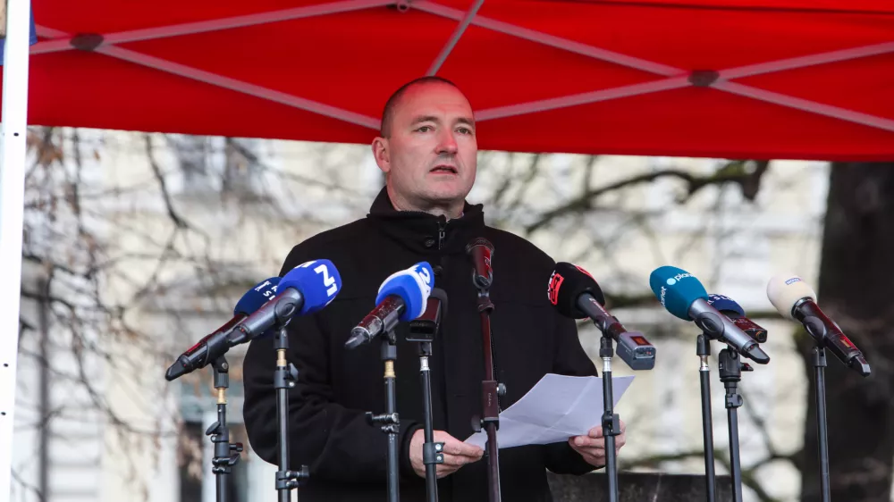 - Dr. Jože Podgor&scaron;ek, Predsednik Kmetijske zbornice,- 06.02.2026. - Protest kmetov pred parlamentom v organizaciji Združenja slovenske kmečke iniciative.- Slovenska kmečka iniciativa, kmetje, kmet,//FOTO: Bojan Velikonja