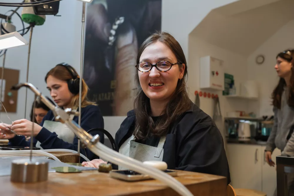 - izdelava nakita,- 27.03.2026. - Reportaža o izdelovanju nakita v Rog Labu za nakit. Juvelirij, Juvelirnica usatnoviteljev: Sandre Vidmar, Petra Dragoliča, Kristine Drnov&scaron;ek.//FOTO: Bojan Velikonja / Foto: Bojan Velikonja