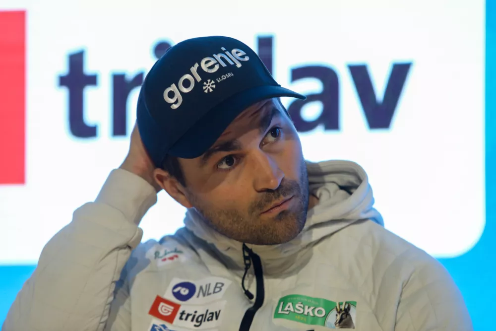 Robert Hrgota24.3.2026 - novinarska konferenca mo&scaron;ke in ženske reprezentance Slovenije pred bližnjim finalom svetovnega pokala v smučarskih poletih v Planici.Foto: Luka Cjuha