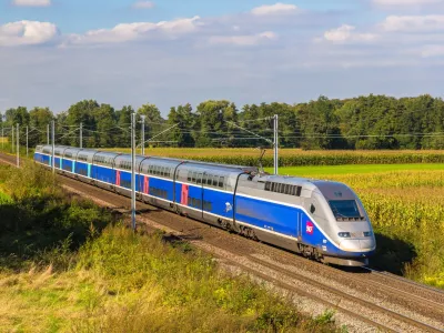 Strasbourg, France - September 22, 2013: SNCF TGV Euroduplex train on a way from Strasbourg to Paris. The second phase of high-speed railway between Strasbourg and Paris "LGV Est" will be opened in 2016 / Foto: Railelectropower