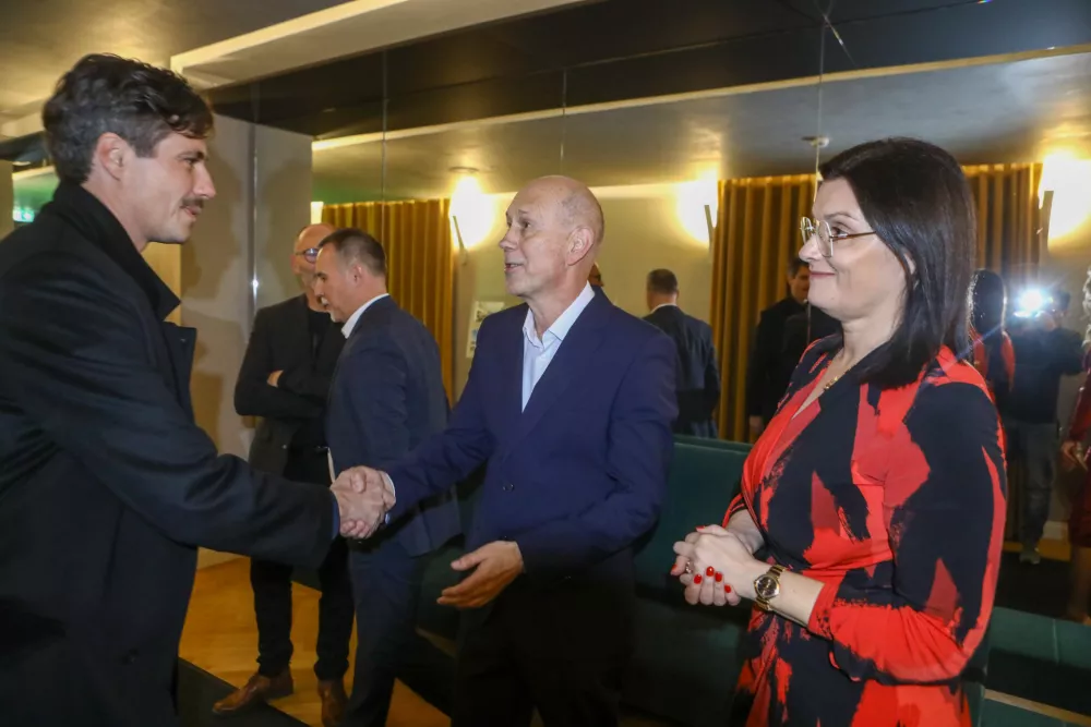 Luka Mesec, minister za delo, družino, socialne zadeve in enake možnosti Bojan Petan, direktor družbe DNEVNIK MEDIJI, d.o.o. Tatjana Tanackovič26.3.2026 - ZLATA NIT 2026, SLAVNOSTNA RAZGLASITEVFoto: Luka Cjuha