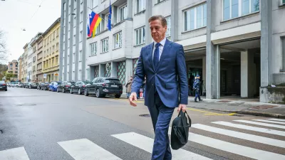 Ljubljana, vlada.Predsednik vlade Robert Golob ob odhodu s seje sveta za nacionalno varnost, na kateri so razpravljali o kriznih razmerah v svetu in energetski varnosti ter tujih vplivih na volitve v Sloveniji.