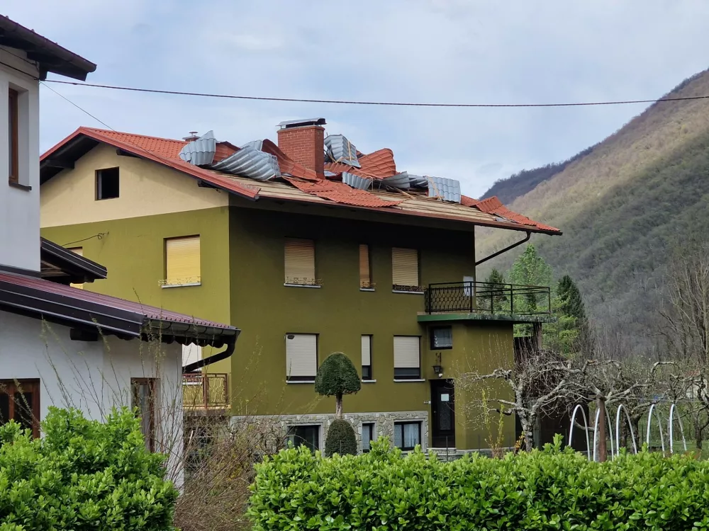 Kobarid, odkrita streha. Foto: Civilna za&scaron;čita Kobarid