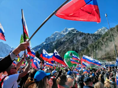 Planico je napolnilo rekordno &scaron;tevilo navijačev