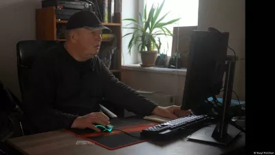 Med okupacijo Buče so &scaron;tevilni prebivalci tvegali svoja življenja, da bi dokumentirali vojne zločine, ki jih je zagre&scaron;ila ruska vojska. Ti dokumenti so kasneje pomagali identificirati tiste, ki so sodelovali pri umorih in nasilju nad civilisti. / Foto: Vasyli Molcha