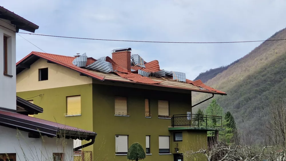 Kobarid, odkrita streha. Foto: Civilna za&scaron;čita Kobarid