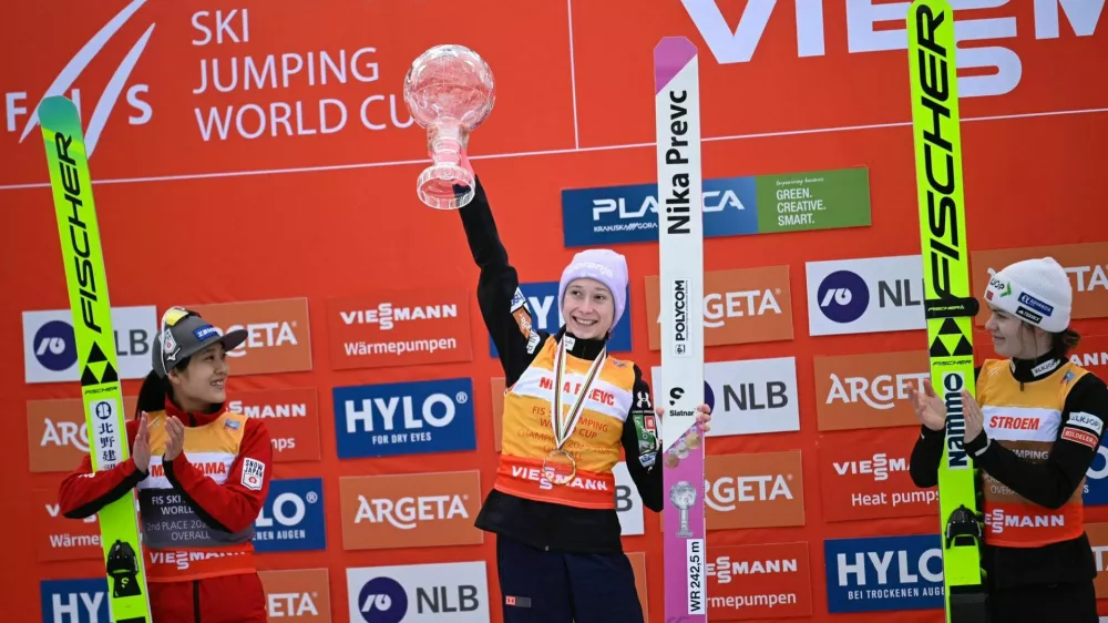Nika Prevc, veliki kristalni globus, Planica 2026. Foto: Nik Erik Neubauer