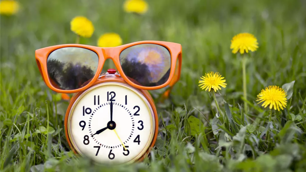 Pomlad je tu, z njo pa tudi premik urinih kazalcev. / Foto: Istock