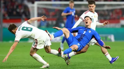 Soccer Football - International Friendly - Hungary v Slovenia - Puskas Arena, Budapest, Hungary - March 28, 2026 Slovenia's Benjamin Verbic in action with Hungary's Milan Vitalis and Milos Kerkez REUTERS/Bernadett Szabo