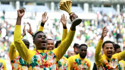 Soccer Football - International Friendly - Senegal v Peru - Stade de France, Saint-Denis, France - March 28, 2026 Senegal's Moussa Niakhate celebrates with the CAF Africa Cup of Nations trophy before the match REUTERS/Stephanie Lecocq   TPX IMAGES OF THE DAY
