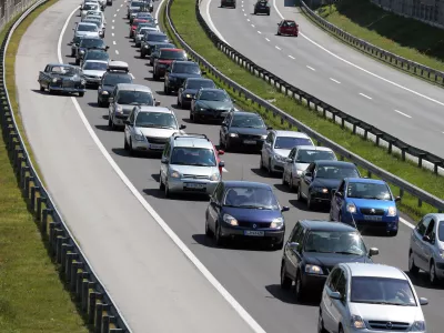 -Gorenjska avtocesta-Prometni zastoj, kolona, gneča//FOTO: Luka CjuhaOPOMBA: ZA OBJAVO V ČASOPISU DNEVNIK