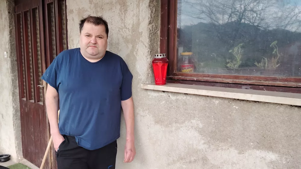 Pred leti že zažgal hlev, tokrat s sekiro umoril mamo