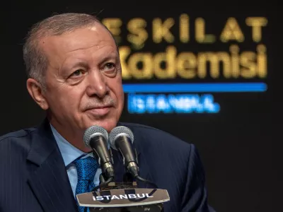 Turkish President Tayyip Erdogan addresses his supporters during a meeting in Istanbul, Turkey, September 13, 2025. REUTERS/Umit Bektas