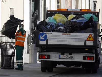 - komunalni delavec - či&scaron;čenje javnih povr&scaron;in, smetar, Javno podjetje Snaga    //FOTO: Luka Cjuha