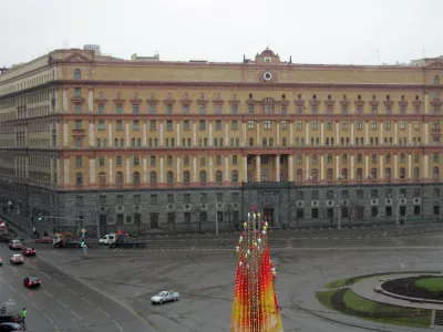 The headquarters of the FSB, the Russian state security service and the main successor to the Soviet era's KGB, are seen at Lubyanka Square in Moscow December 5, 2006. British detectives began work in Moscow on Tuesday as part of a politically-sensitive investigation into the poisoning of dissident Russian former spy Alexander Litvinenko. Russia has said it will offer all cooperation necessary to the group of Scotland Yard detectives but it is angry too at suggestions that the trail from Litvinenko's death in London from a lethal dose of radiation will lead to the Kremlin. REUTERS/Thomas Peter (RUSSIA)
