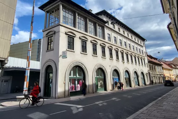 Trgovina Biserka III Peglezen, v lasti Centromerkur, Ljubljana / Foto: Katja Gle&scaron;čič 