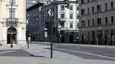 - prazna Ljubljana - križišče Gosposvetske in Slovenske ceste - 18.03.2020 - Koronavirus COVID-19 v Sloveniji – epidemija – strožji ukrepi za preprečevanje širjenja okužb s koronavirusom – zaustavltev javnega in družabnega življenja – samoizolacija - zaprte šole, vrtci in gostinski lokali ter ustavljen javni, potniški in železniški promet ter prepoved opravljanja zračnih prevozov v Sloveniji.  //FOTO: Jaka Gasar